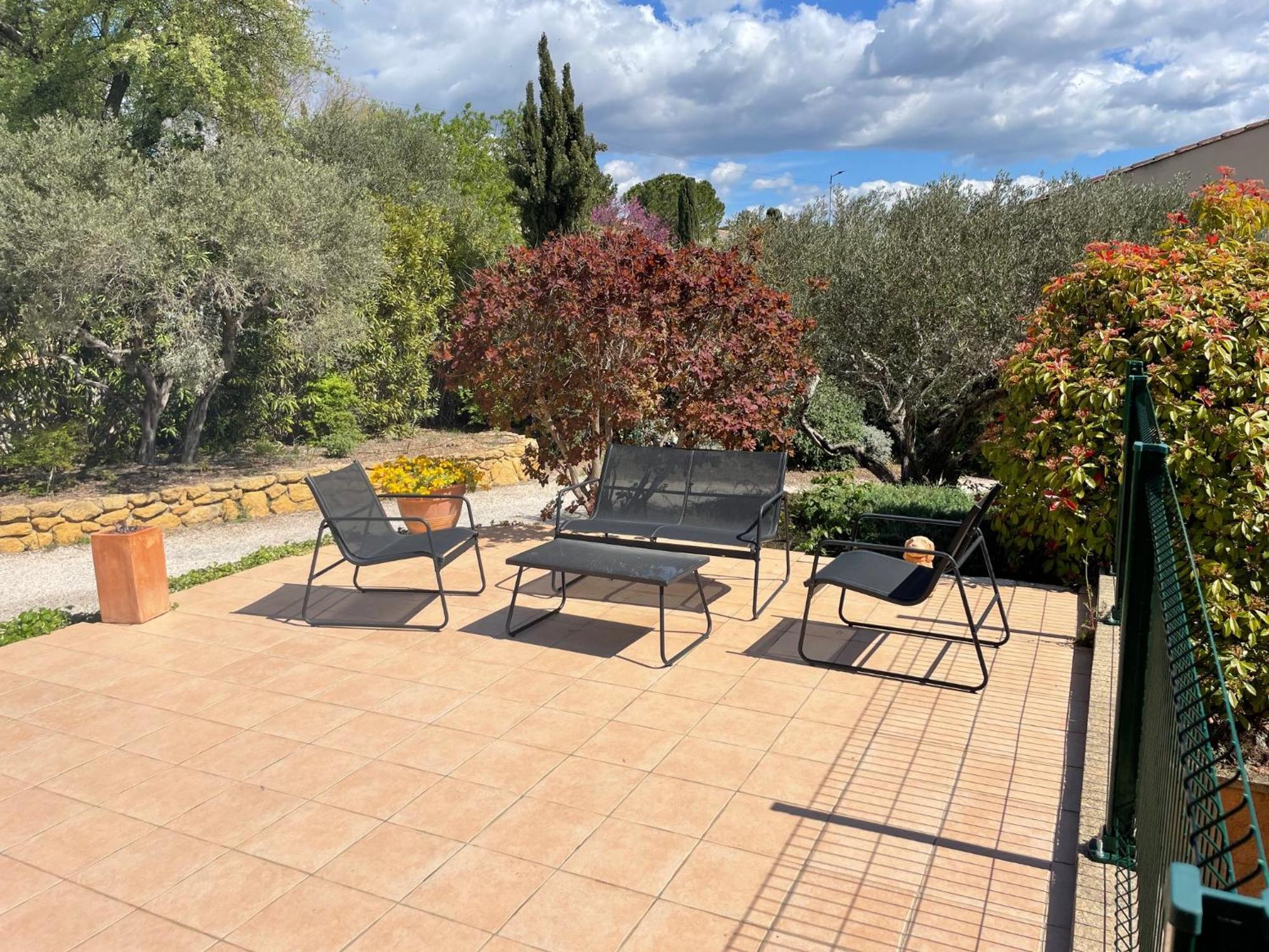Studio Charmant Avec Terrasse Lançon-Provence Buitenkant foto